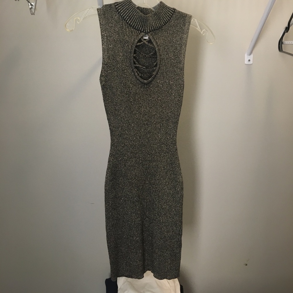Sleeveless dress